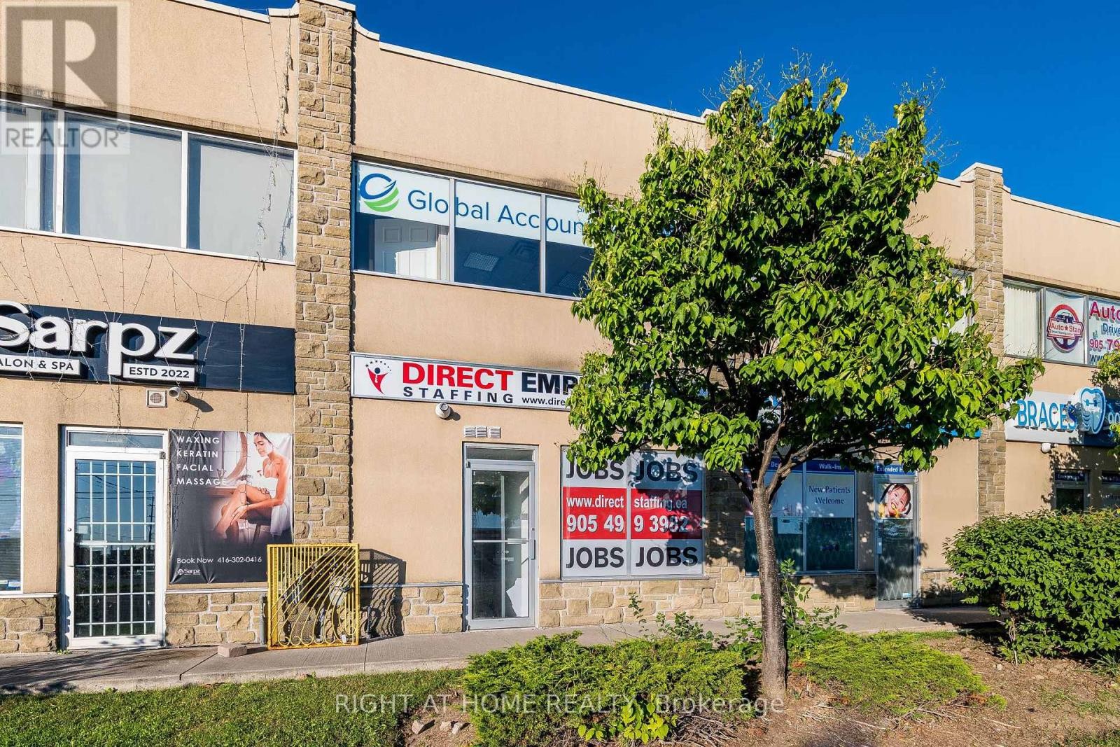 












104 - 49 HILLCREST AVENUE

,
Brampton (Queen Street Corridor),




Ontario
L6W4V4

