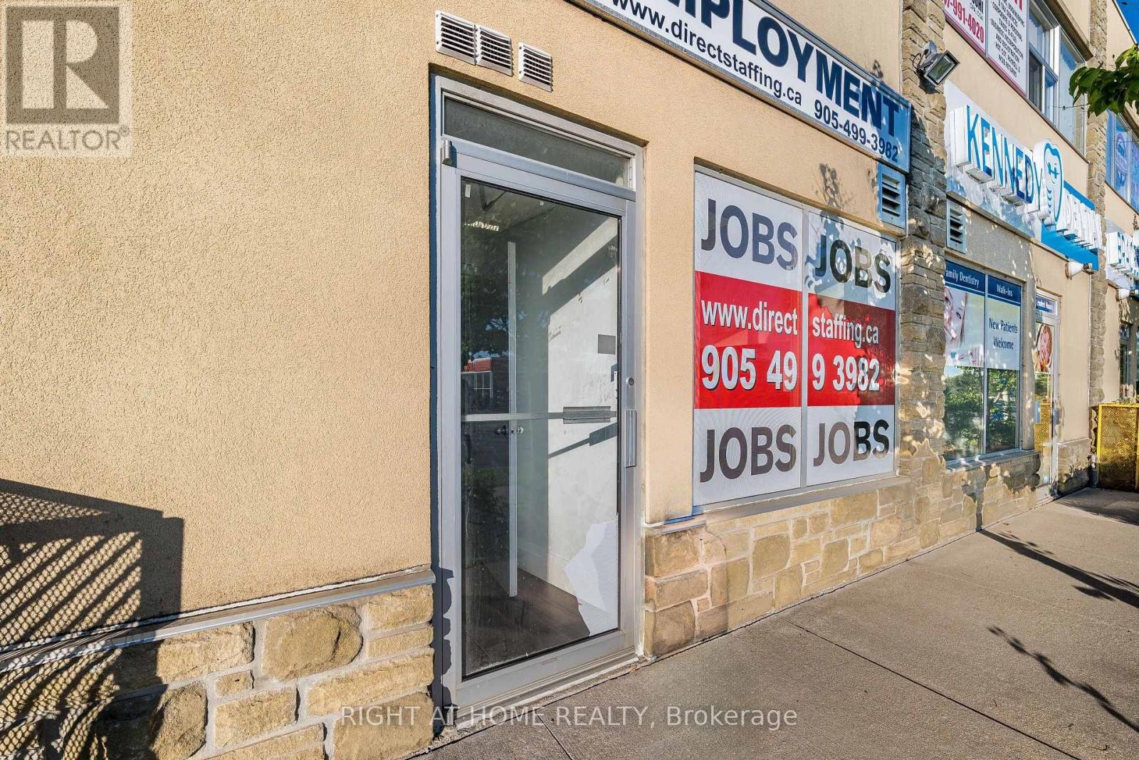 












104 - 49 HILLCREST AVENUE

,
Brampton (Queen Street Corridor),




Ontario
L6W4V4

