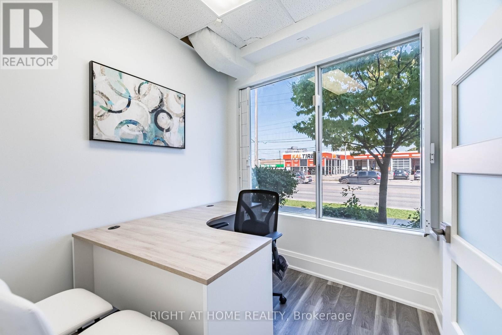 












104 - 49 HILLCREST AVENUE

,
Brampton (Queen Street Corridor),




Ontario
L6W4V4

