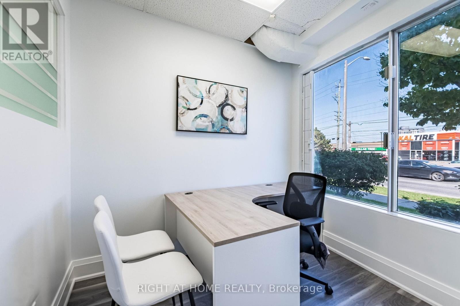 












104 - 49 HILLCREST AVENUE

,
Brampton (Queen Street Corridor),




Ontario
L6W4V4

