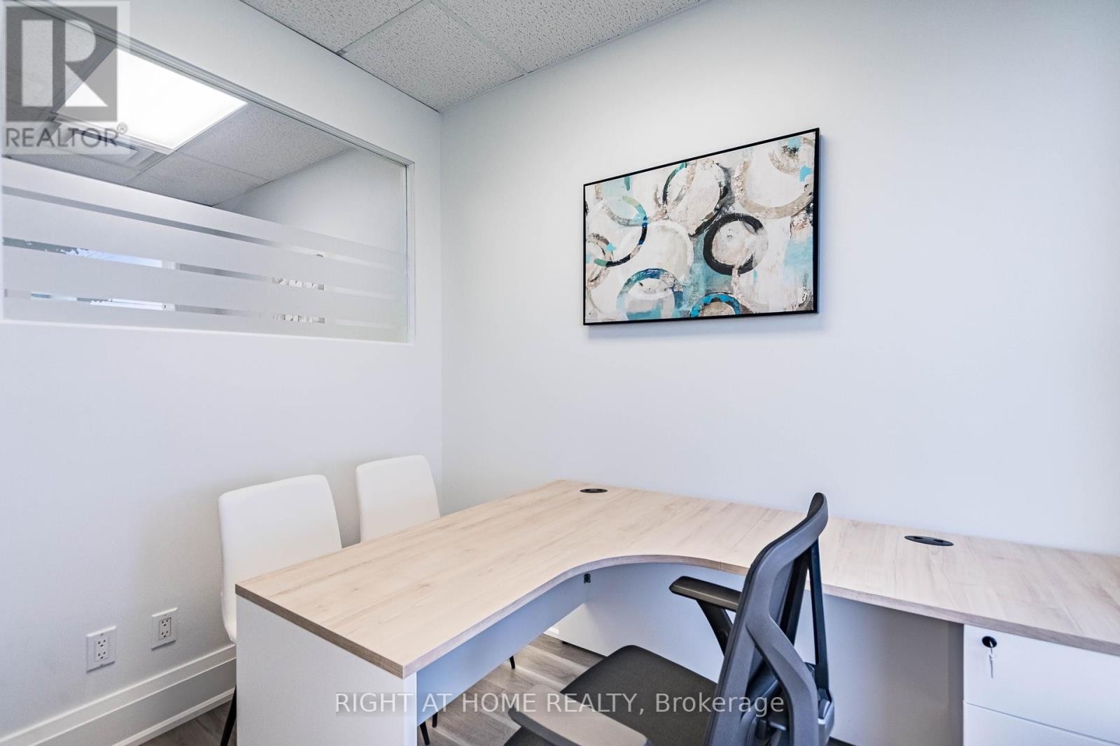 












104 - 49 HILLCREST AVENUE

,
Brampton (Queen Street Corridor),




Ontario
L6W4V4

