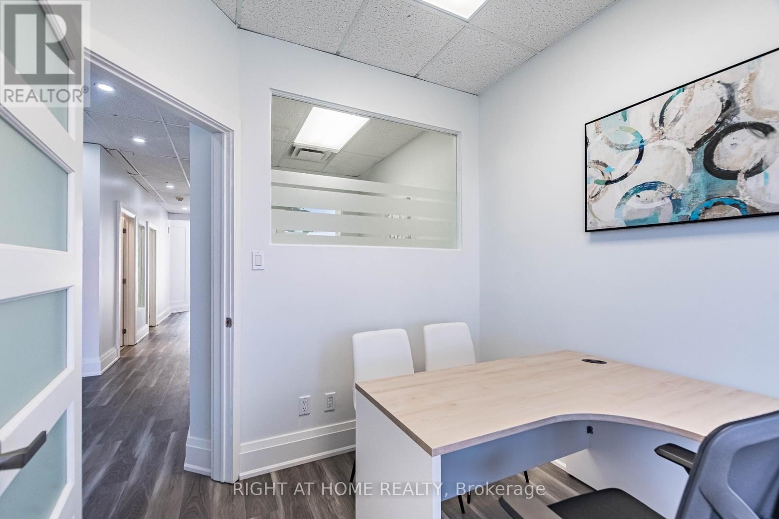 












104 - 49 HILLCREST AVENUE

,
Brampton (Queen Street Corridor),




Ontario
L6W4V4

