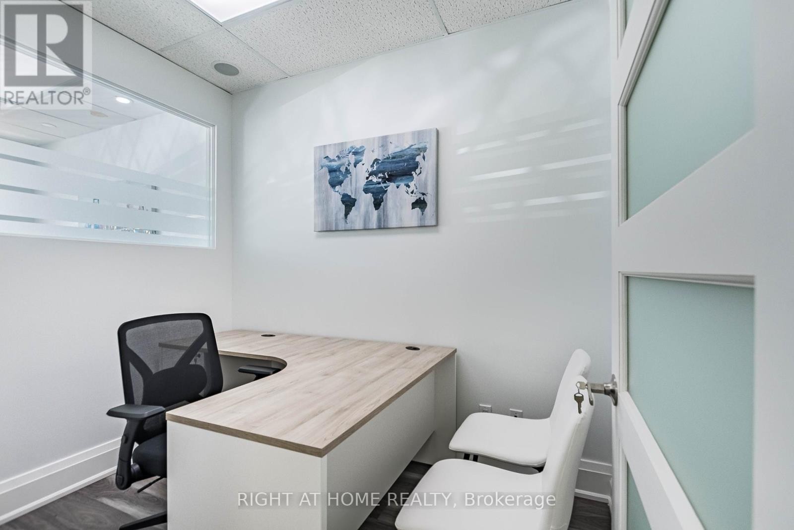 












104 - 49 HILLCREST AVENUE

,
Brampton (Queen Street Corridor),




Ontario
L6W4V4

