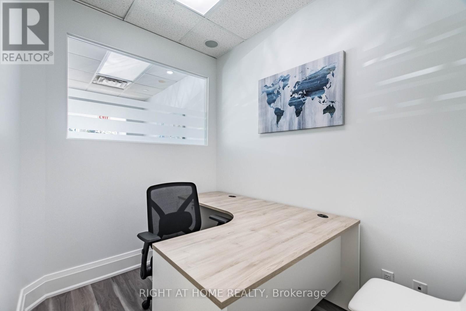 












104 - 49 HILLCREST AVENUE

,
Brampton (Queen Street Corridor),




Ontario
L6W4V4

