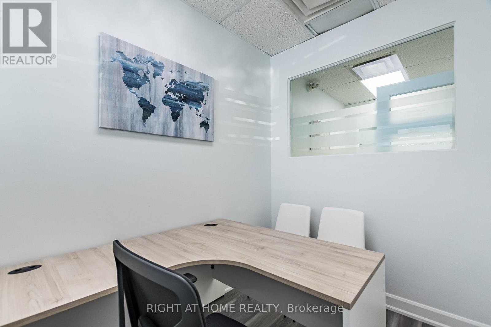 












104 - 49 HILLCREST AVENUE

,
Brampton (Queen Street Corridor),




Ontario
L6W4V4

