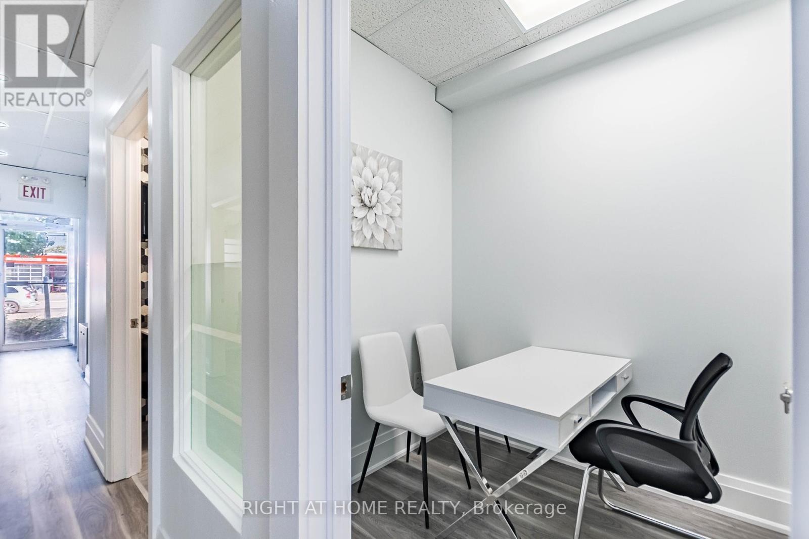 












104 - 49 HILLCREST AVENUE

,
Brampton (Queen Street Corridor),




Ontario
L6W4V4

