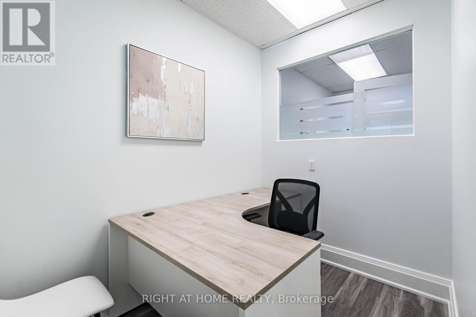 












104 - 49 HILLCREST AVENUE

,
Brampton (Queen Street Corridor),




Ontario
L6W4V4

