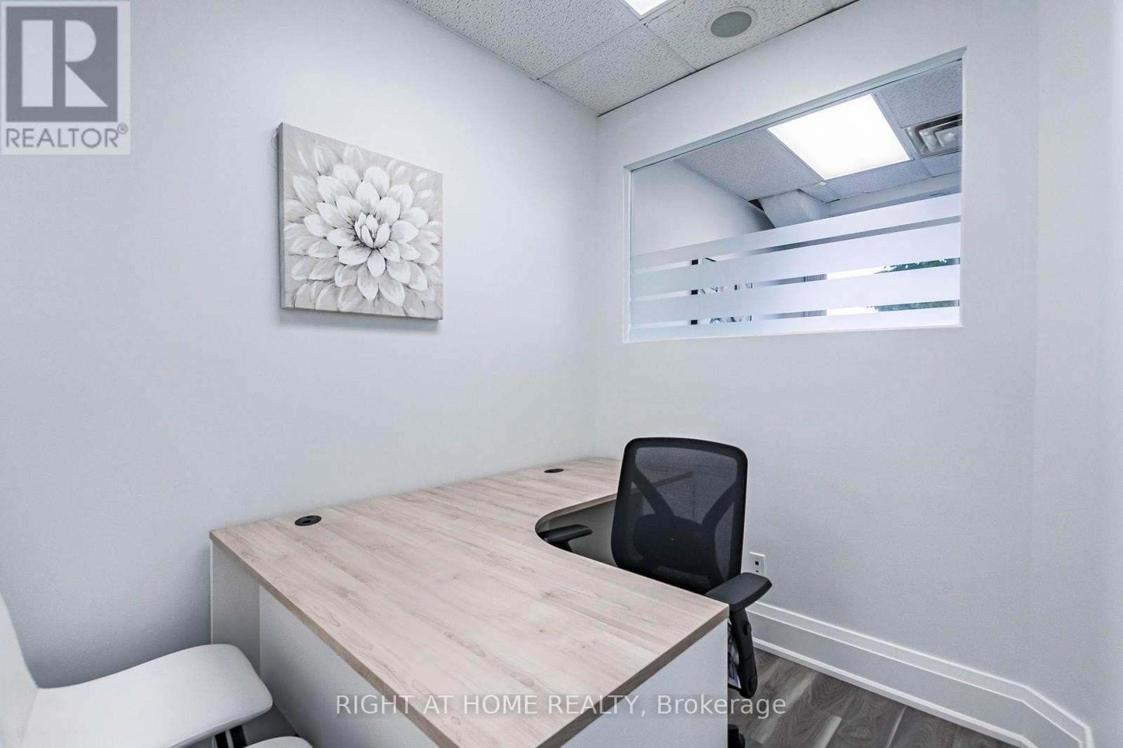 












104 - 49 HILLCREST AVENUE

,
Brampton (Queen Street Corridor),




Ontario
L6W4V4

