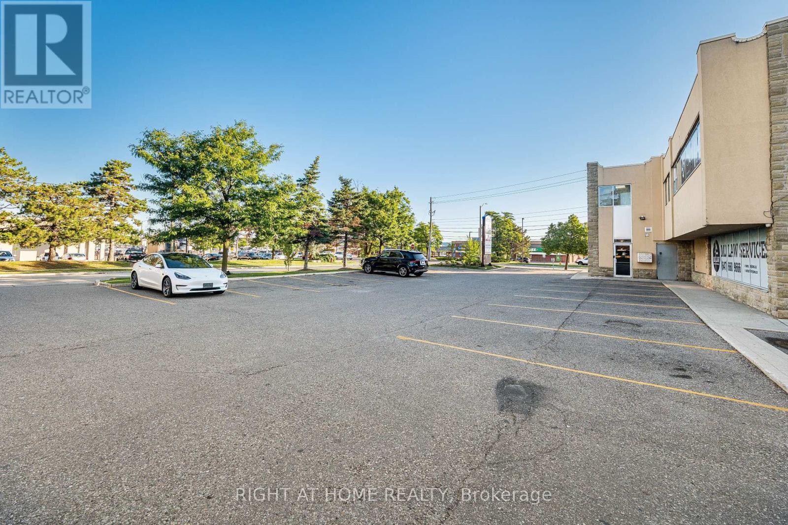 












104 - 49 HILLCREST AVENUE

,
Brampton (Queen Street Corridor),




Ontario
L6W4V4

