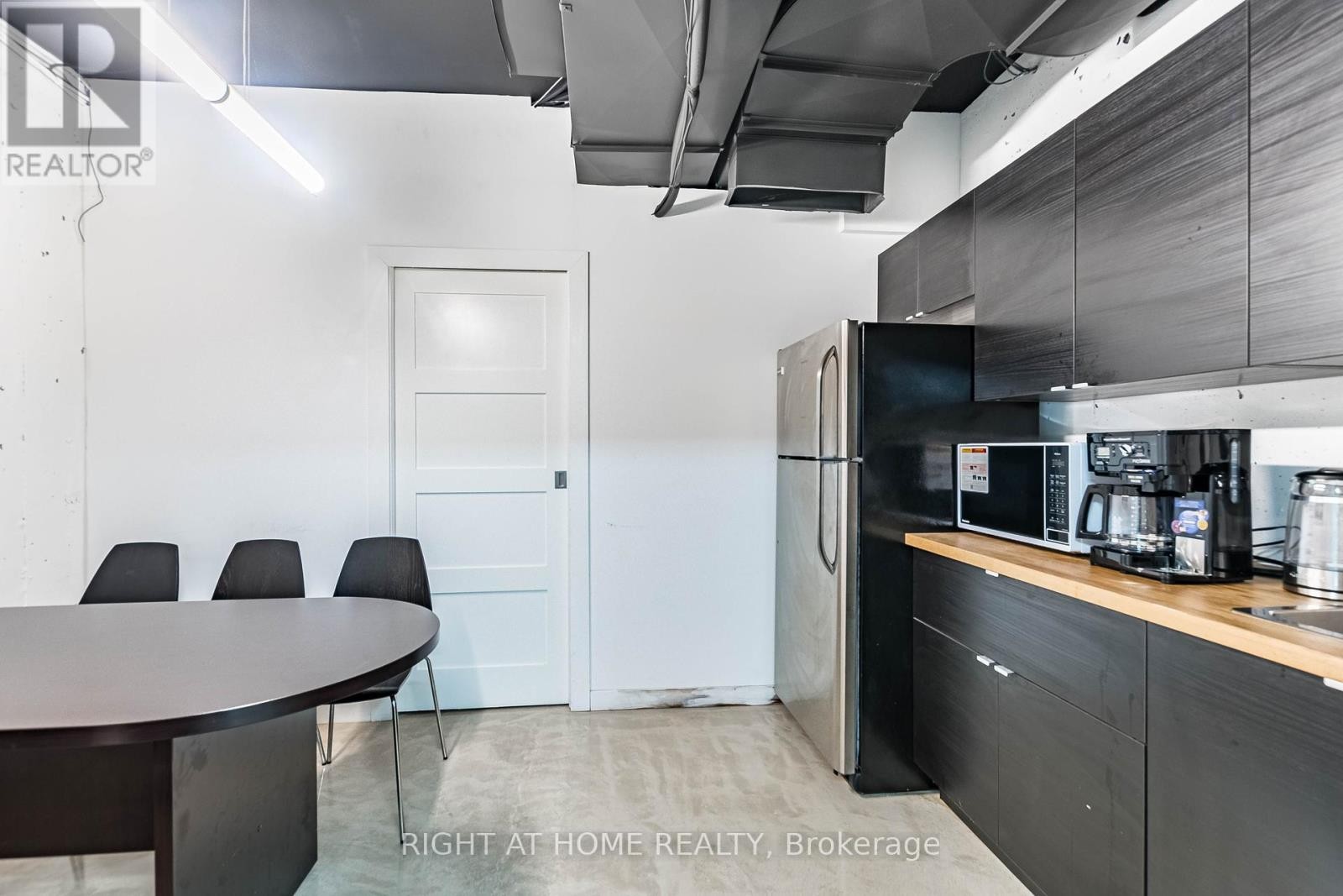 












104 - 49 HILLCREST AVENUE

,
Brampton (Queen Street Corridor),




Ontario
L6W4V4

