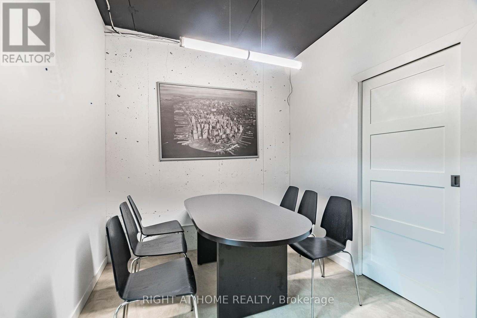 












104 - 49 HILLCREST AVENUE

,
Brampton (Queen Street Corridor),




Ontario
L6W4V4

