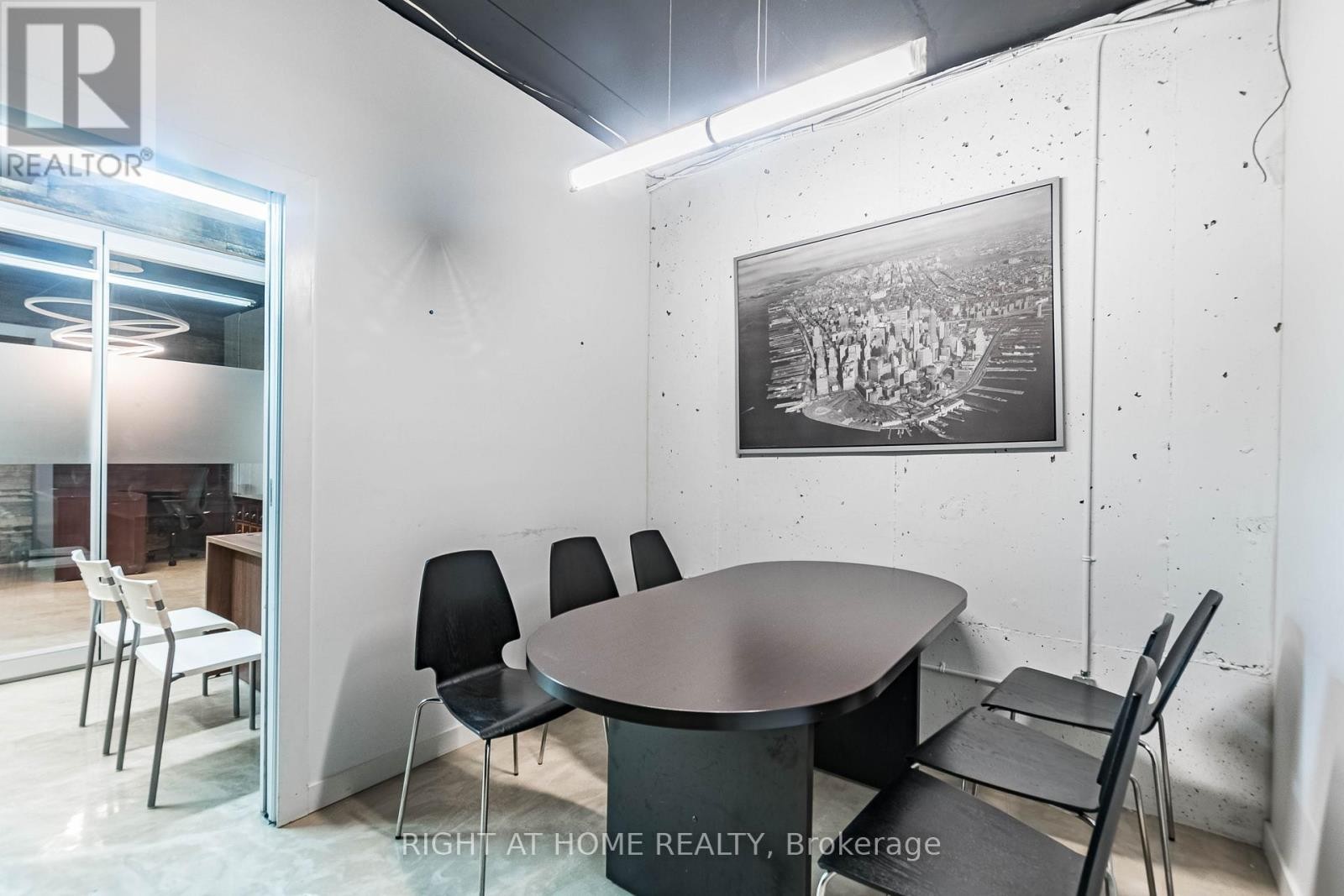 












104 - 49 HILLCREST AVENUE

,
Brampton (Queen Street Corridor),




Ontario
L6W4V4

