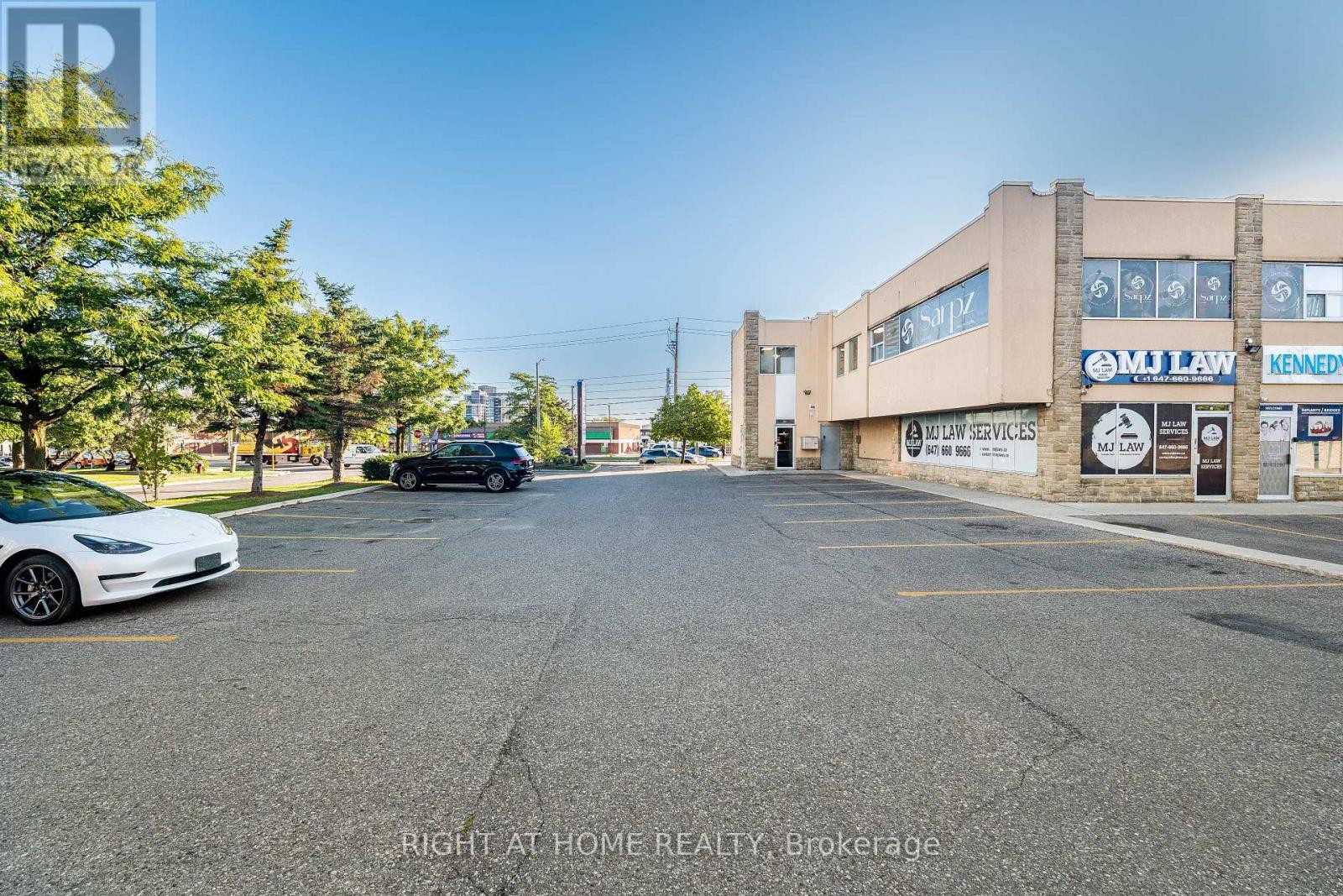 












104 - 49 HILLCREST AVENUE

,
Brampton (Queen Street Corridor),




Ontario
L6W4V4

