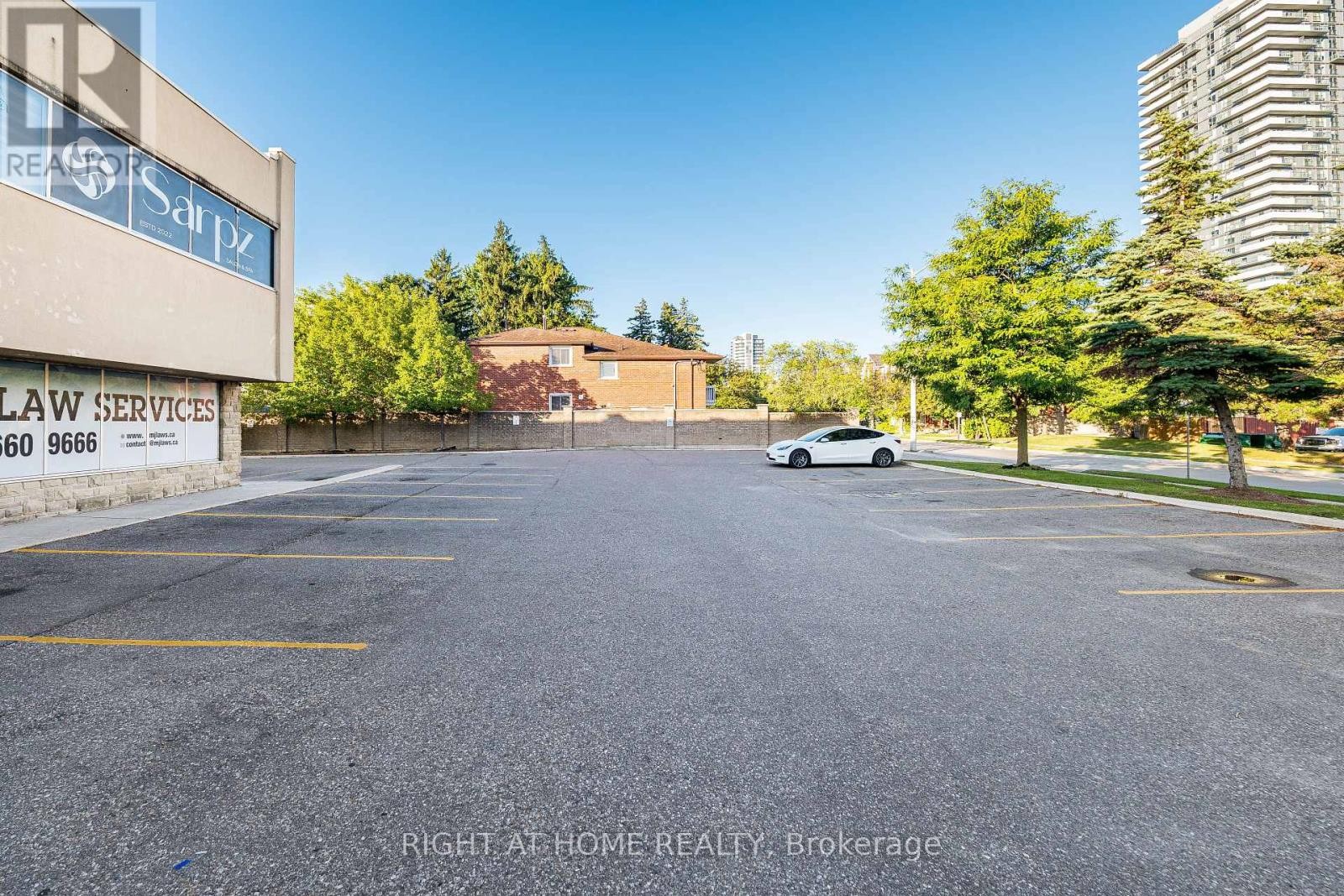 












104 - 49 HILLCREST AVENUE

,
Brampton (Queen Street Corridor),




Ontario
L6W4V4

