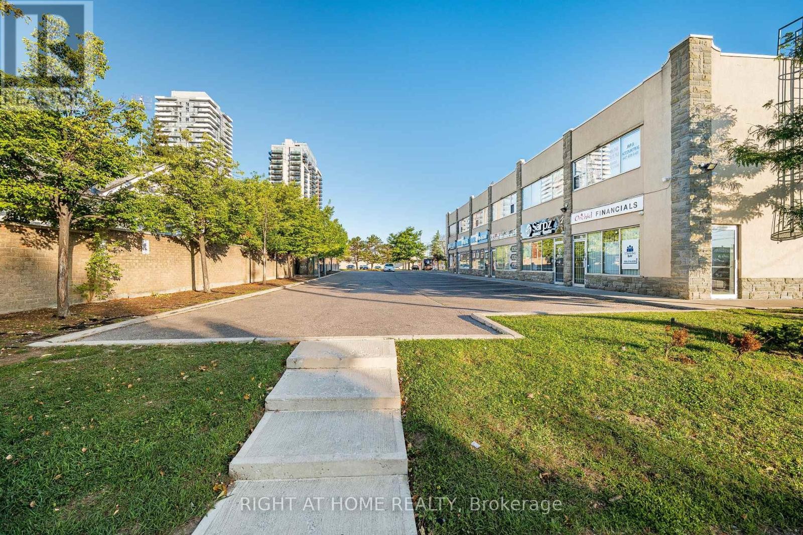 












104 - 49 HILLCREST AVENUE

,
Brampton (Queen Street Corridor),




Ontario
L6W4V4

