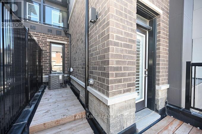 












5174 ZIONKATE LANE

,
Mississauga (Churchill Meadows),




Ontario
L5M2S8

