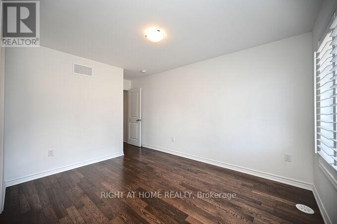 












5174 ZIONKATE LANE

,
Mississauga (Churchill Meadows),




Ontario
L5M2S8

