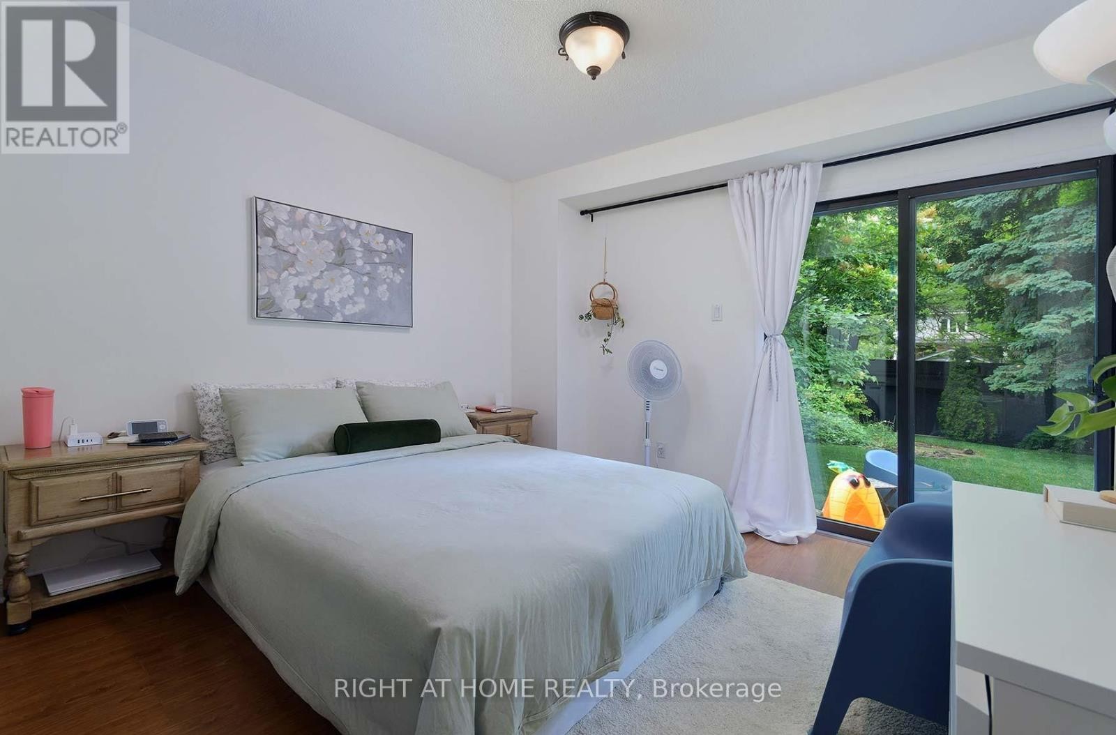 












A - 164 QUEBEC AVENUE

,
Toronto (High Park North),




Ontario
M6P2T8

