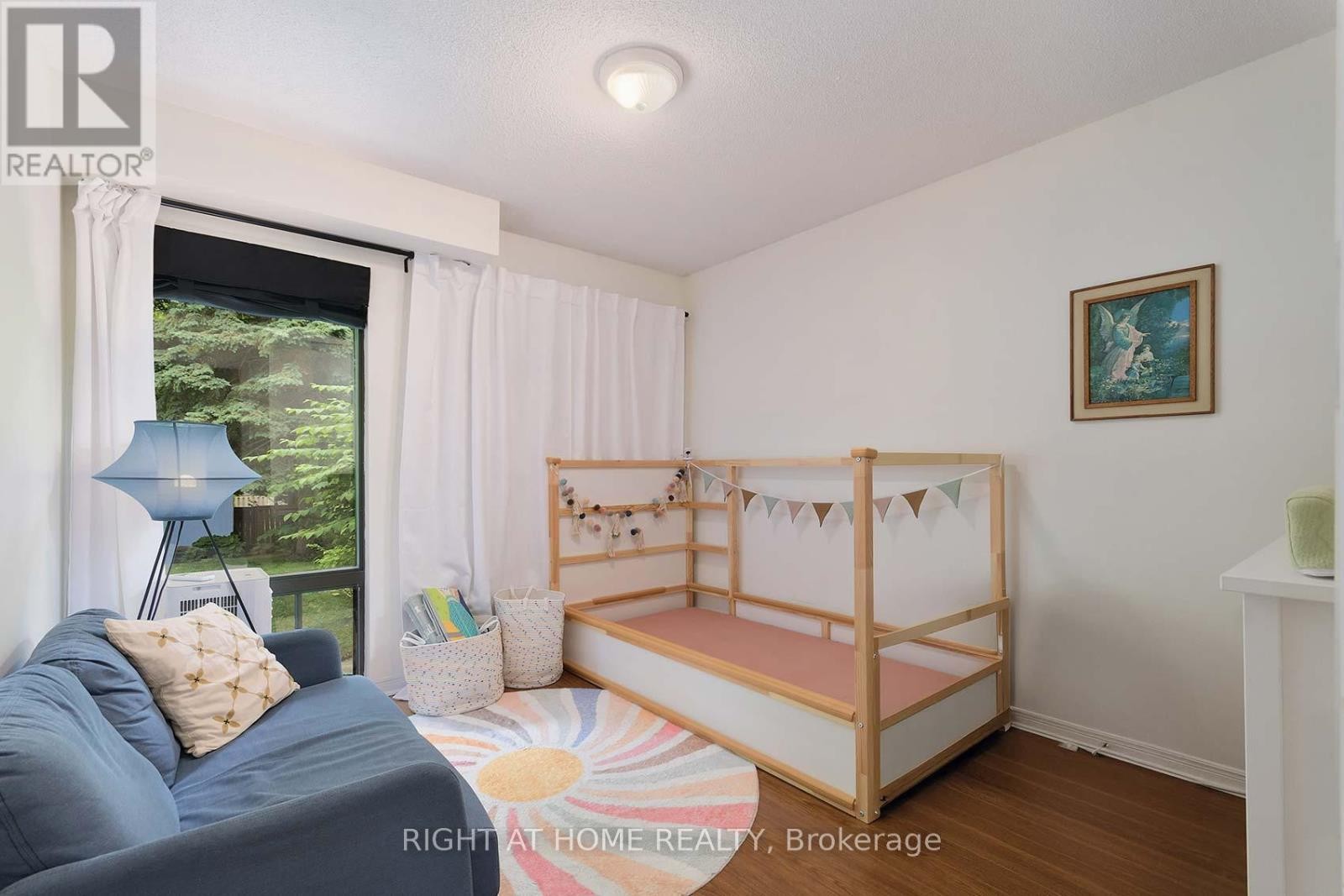 












A - 164 QUEBEC AVENUE

,
Toronto (High Park North),




Ontario
M6P2T8

