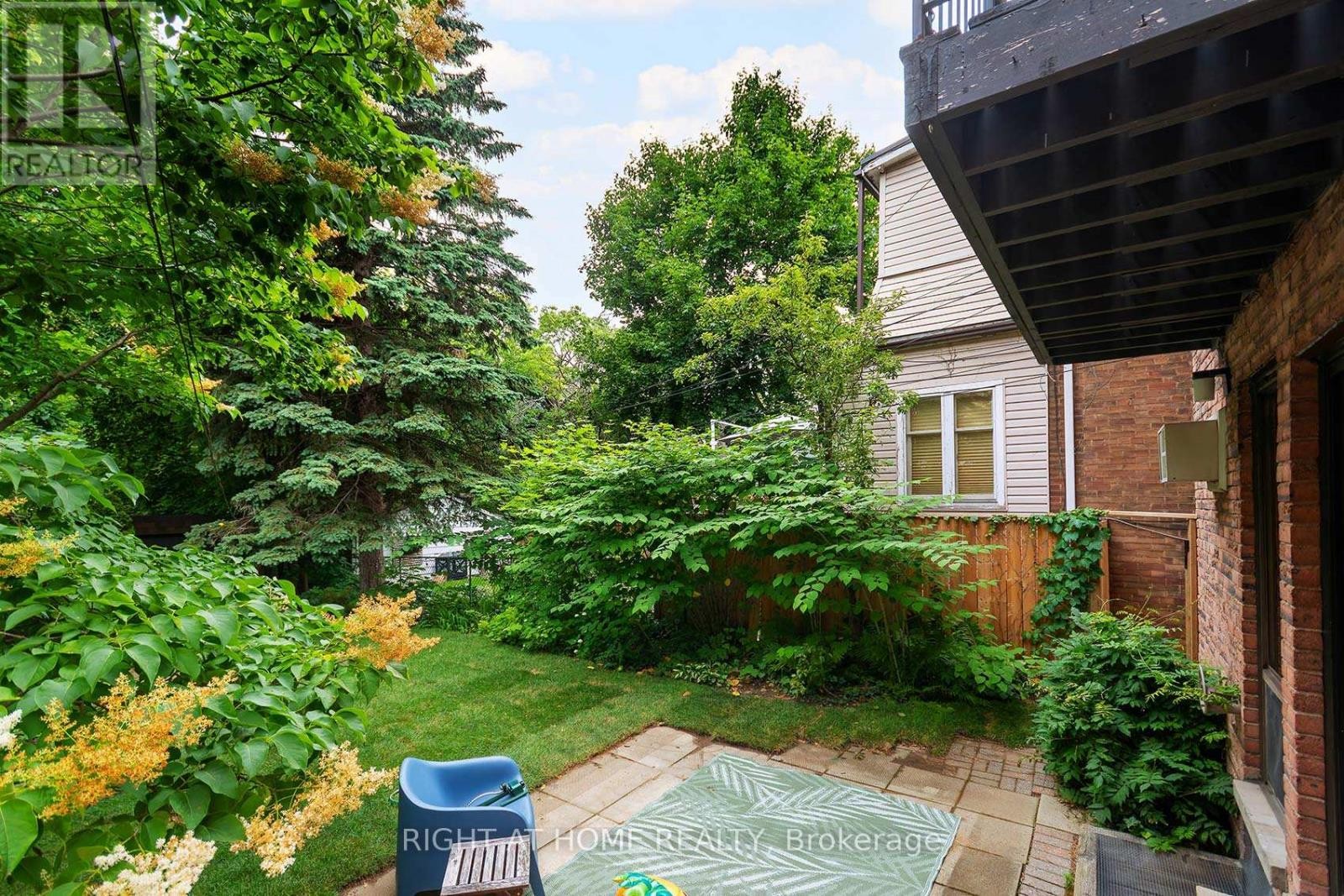 












A - 164 QUEBEC AVENUE

,
Toronto (High Park North),




Ontario
M6P2T8

