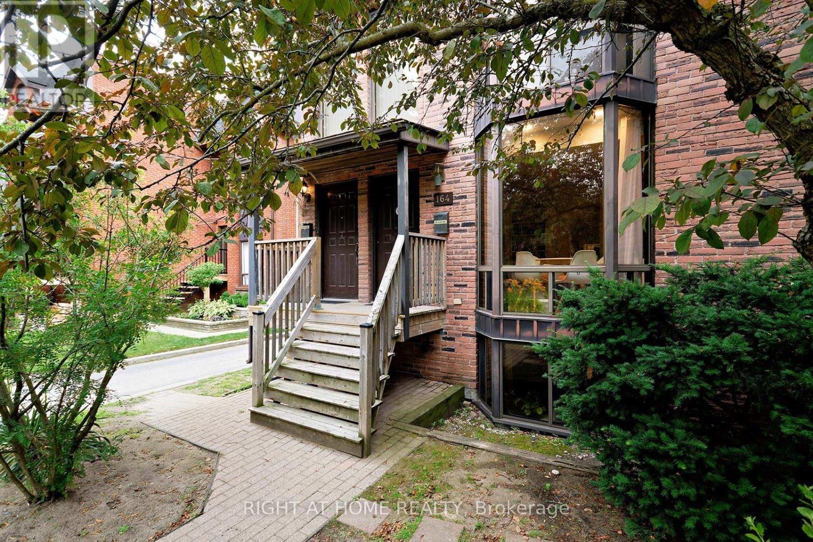 












A - 164 QUEBEC AVENUE

,
Toronto (High Park North),




Ontario
M6P2T8

