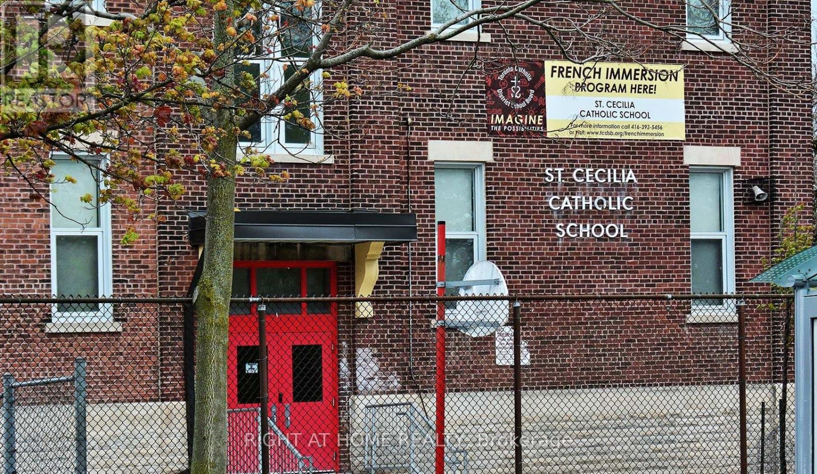 












A - 164 QUEBEC AVENUE

,
Toronto (High Park North),




Ontario
M6P2T8

