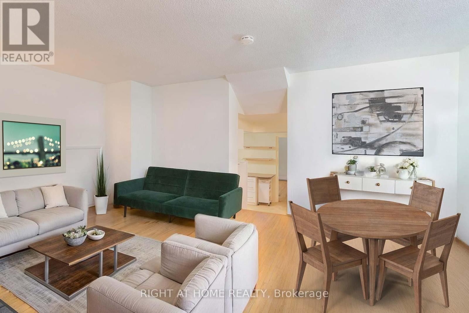 












C - 164 QUEBEC AVENUE

,
Toronto (High Park North),




Ontario
M6P2T8

