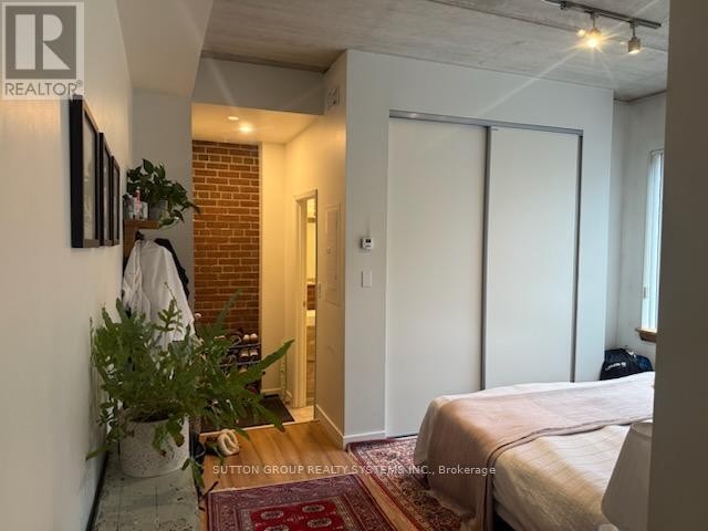 












7 - 2945 DUNDAS STREET W

,
Toronto (Junction Area),




Ontario
M6P1Z2

