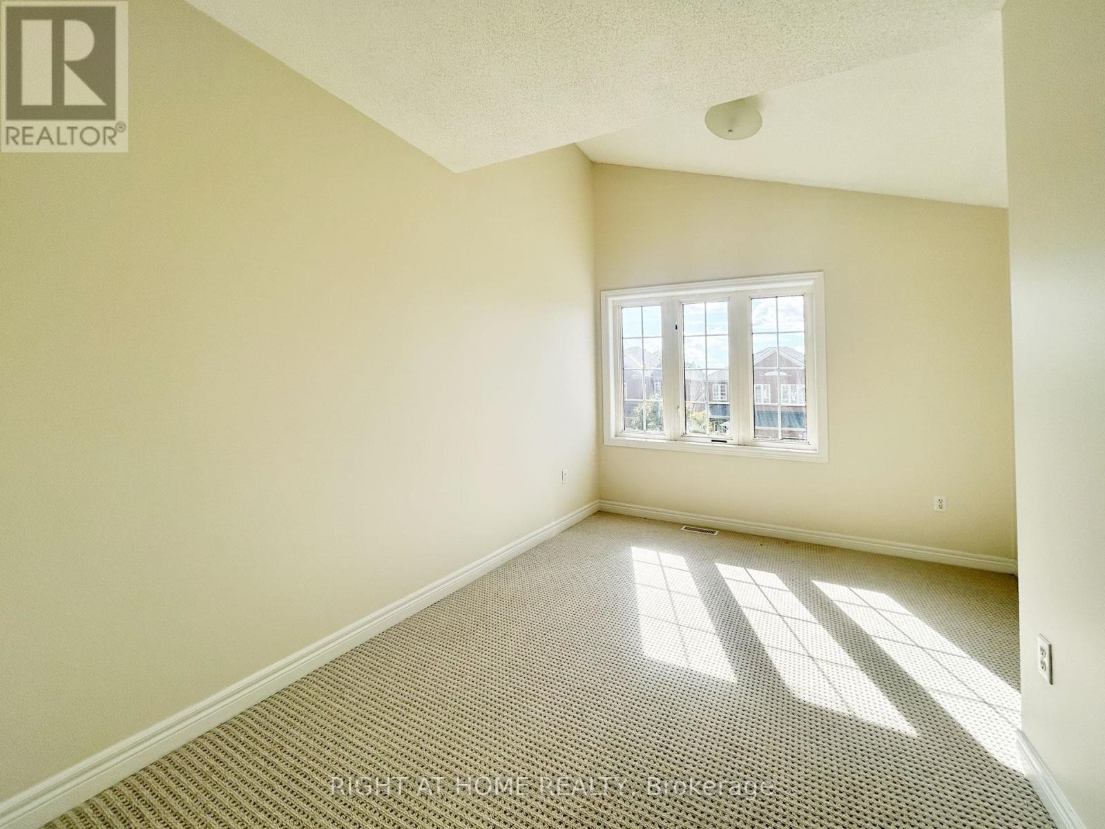 












3342 FOUNTAIN PARK AVENUE

,
Mississauga (Churchill Meadows),




Ontario
L5M7E2

