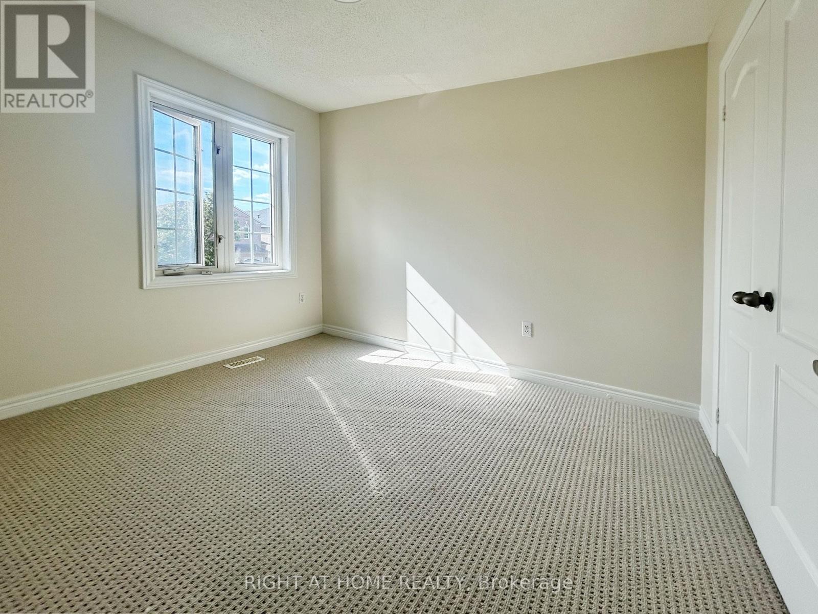 












3342 FOUNTAIN PARK AVENUE

,
Mississauga (Churchill Meadows),




Ontario
L5M7E2

