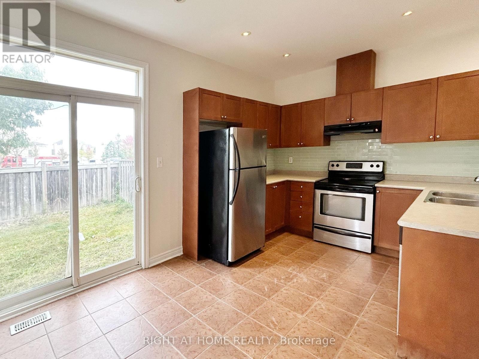 












3342 FOUNTAIN PARK AVENUE

,
Mississauga (Churchill Meadows),




Ontario
L5M7E2

