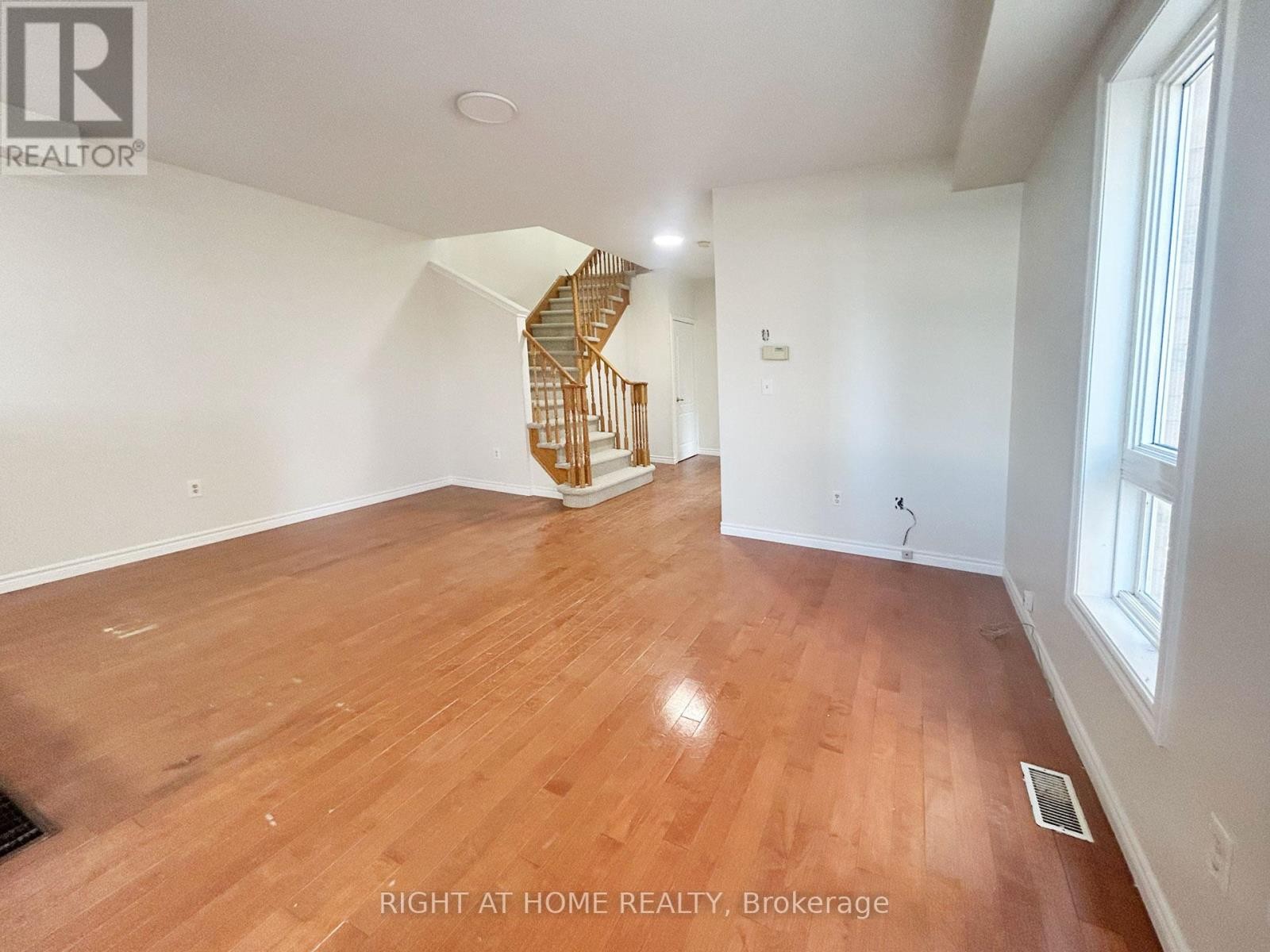 












3342 FOUNTAIN PARK AVENUE

,
Mississauga (Churchill Meadows),




Ontario
L5M7E2

