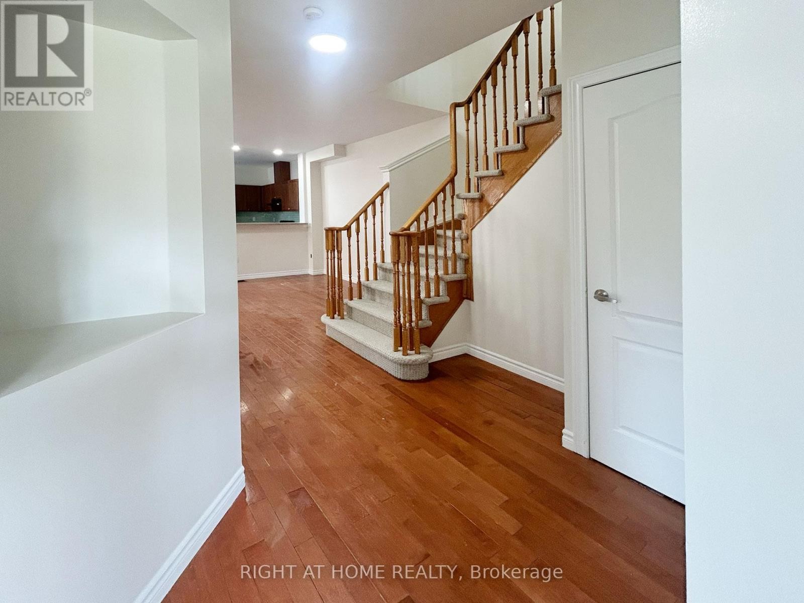 












3342 FOUNTAIN PARK AVENUE

,
Mississauga (Churchill Meadows),




Ontario
L5M7E2

