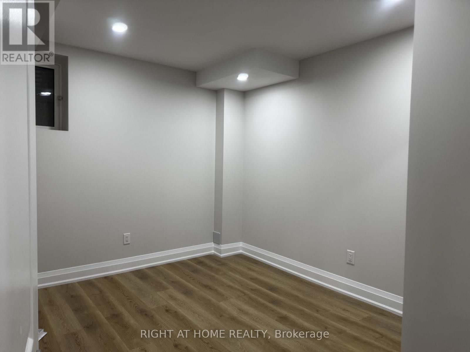 












15 PERDITA ROAD

,
Brampton (Bram West),




Ontario
L6Y0C3

