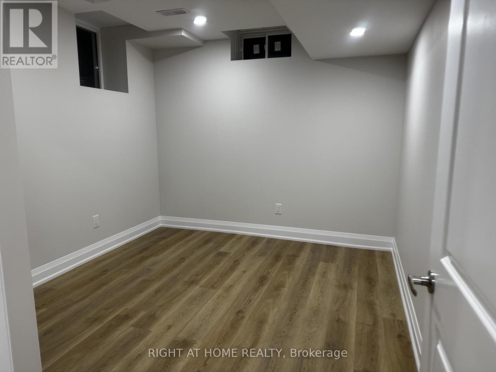 












15 PERDITA ROAD

,
Brampton (Bram West),




Ontario
L6Y0C3

