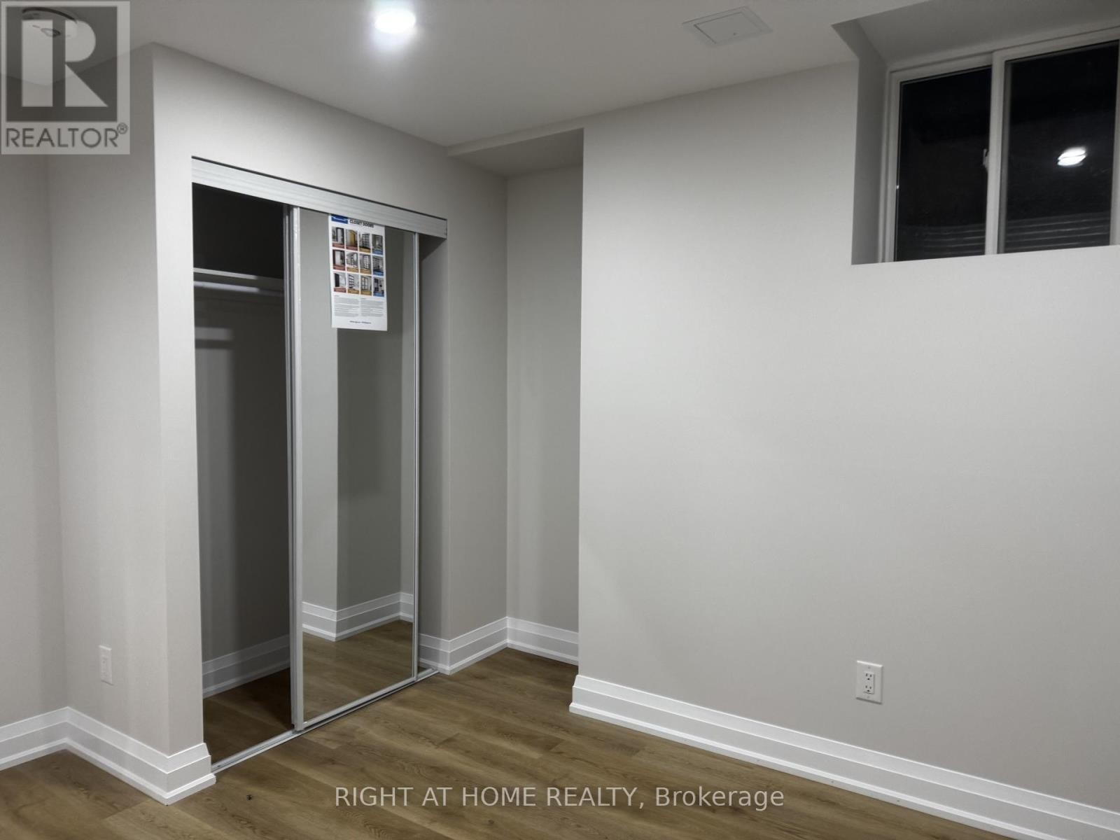 












15 PERDITA ROAD

,
Brampton (Bram West),




Ontario
L6Y0C3

