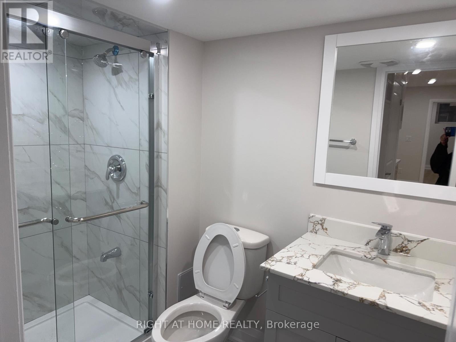 












15 PERDITA ROAD

,
Brampton (Bram West),




Ontario
L6Y0C3

