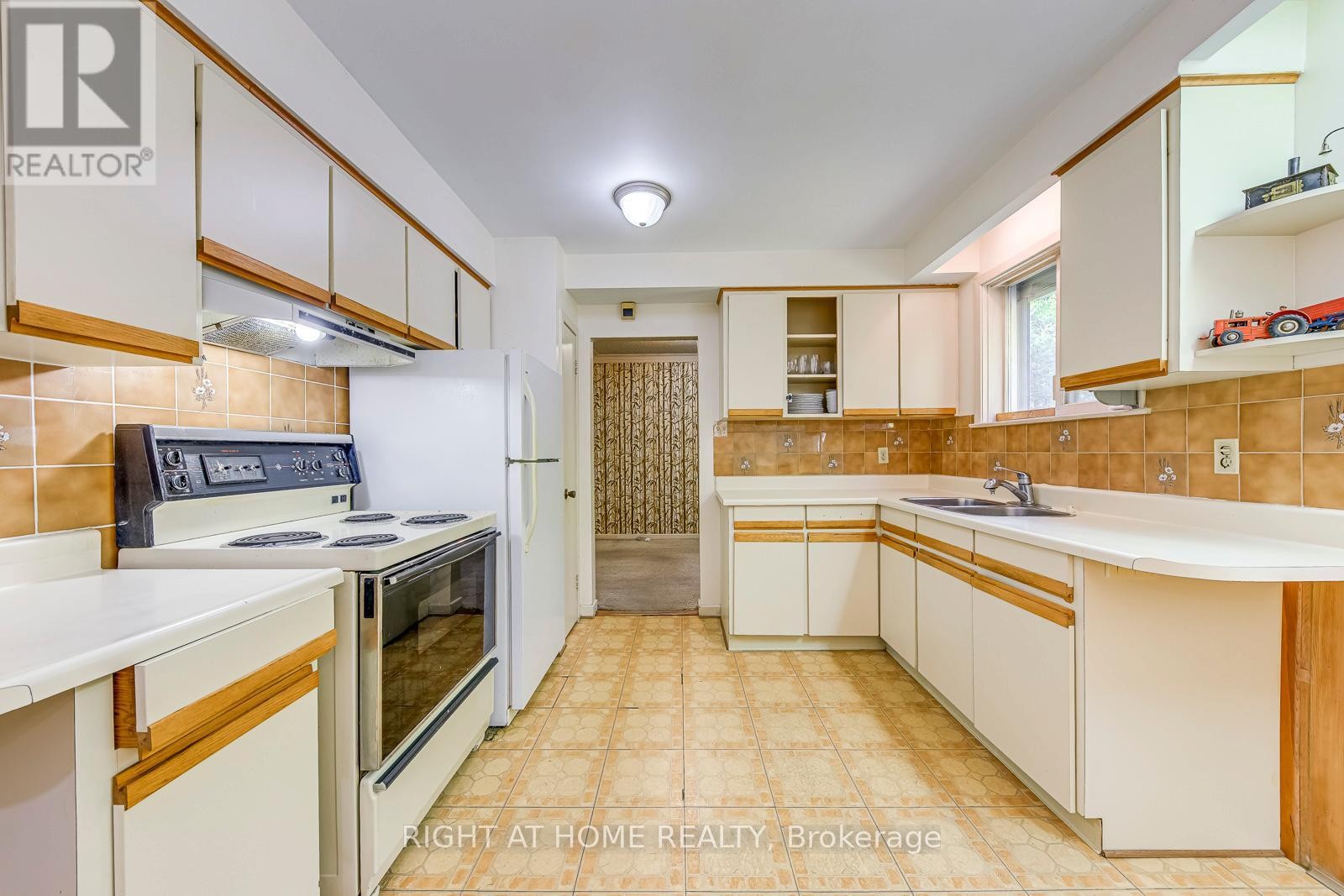 












2572 ISLINGTON AVENUE

,
Toronto (Thistletown-Beaumonde Heights),




Ontario
M9V2X2

