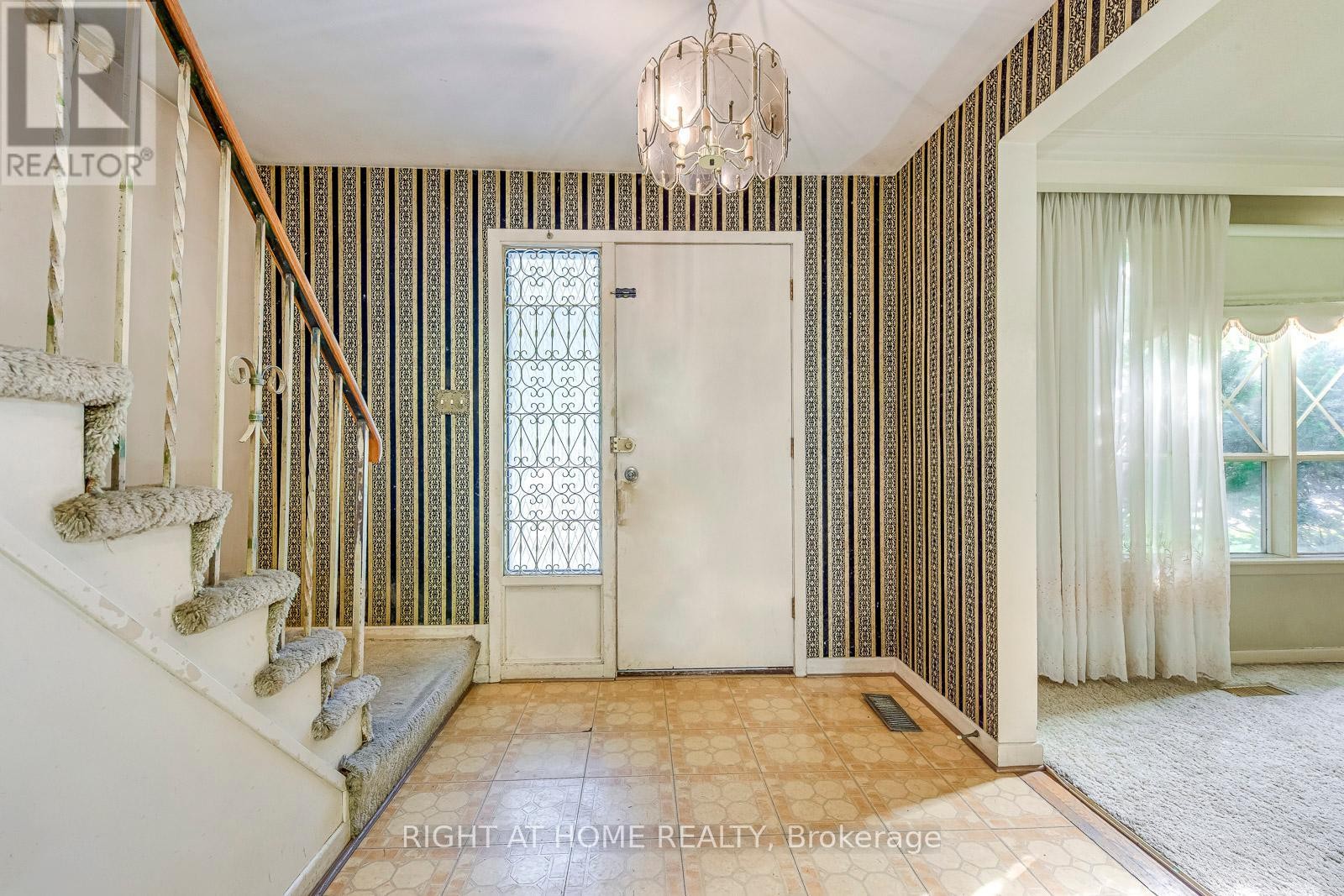 












2572 ISLINGTON AVENUE

,
Toronto (Thistletown-Beaumonde Heights),




Ontario
M9V2X2

