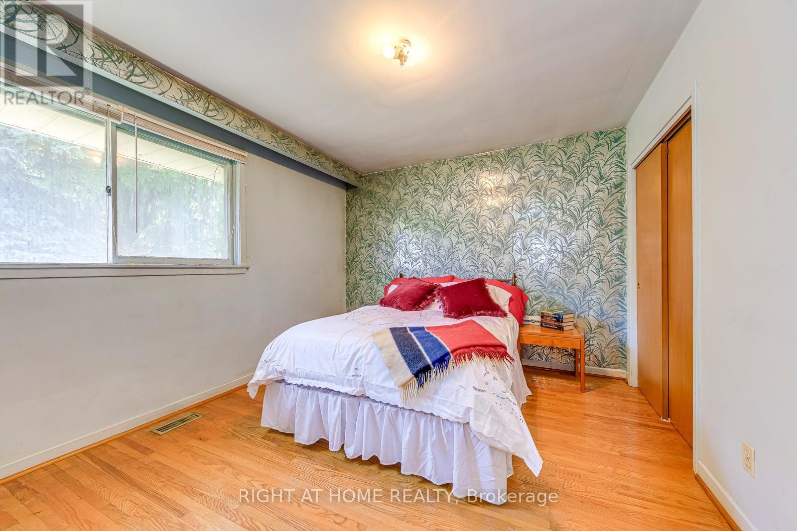












2572 ISLINGTON AVENUE

,
Toronto (Thistletown-Beaumonde Heights),




Ontario
M9V2X2

