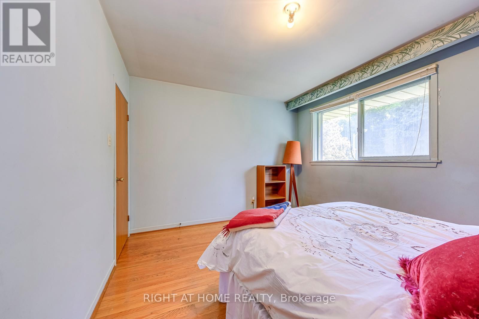 












2572 ISLINGTON AVENUE

,
Toronto (Thistletown-Beaumonde Heights),




Ontario
M9V2X2

