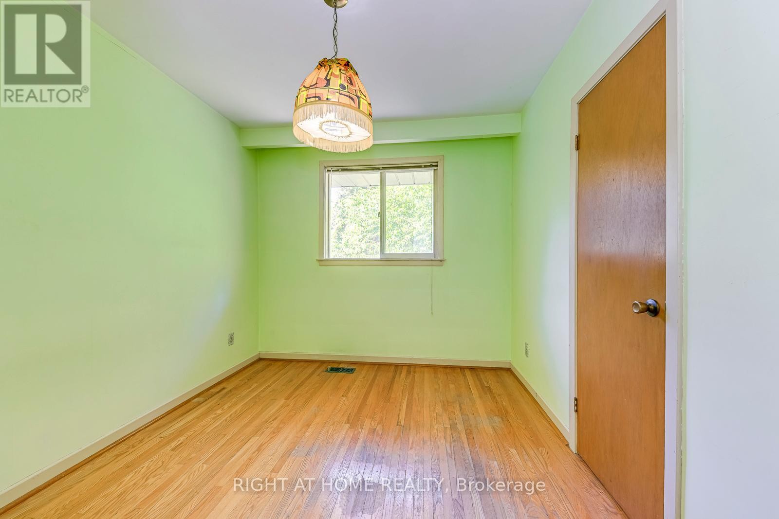 












2572 ISLINGTON AVENUE

,
Toronto (Thistletown-Beaumonde Heights),




Ontario
M9V2X2

