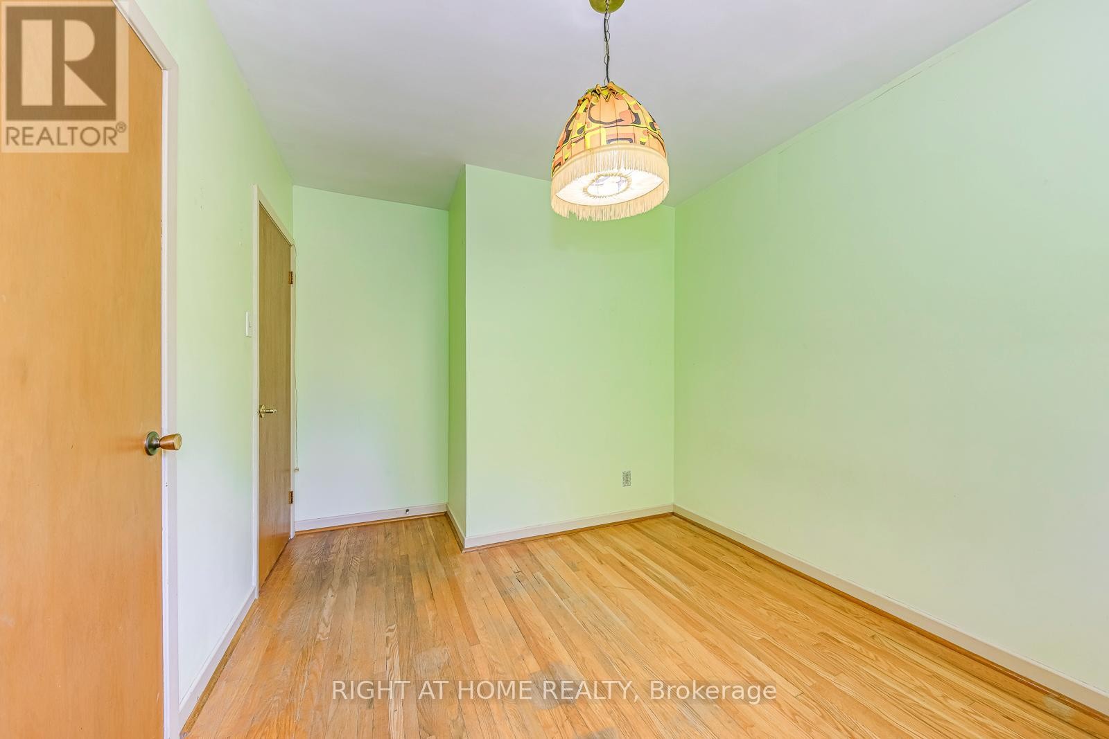 












2572 ISLINGTON AVENUE

,
Toronto (Thistletown-Beaumonde Heights),




Ontario
M9V2X2

