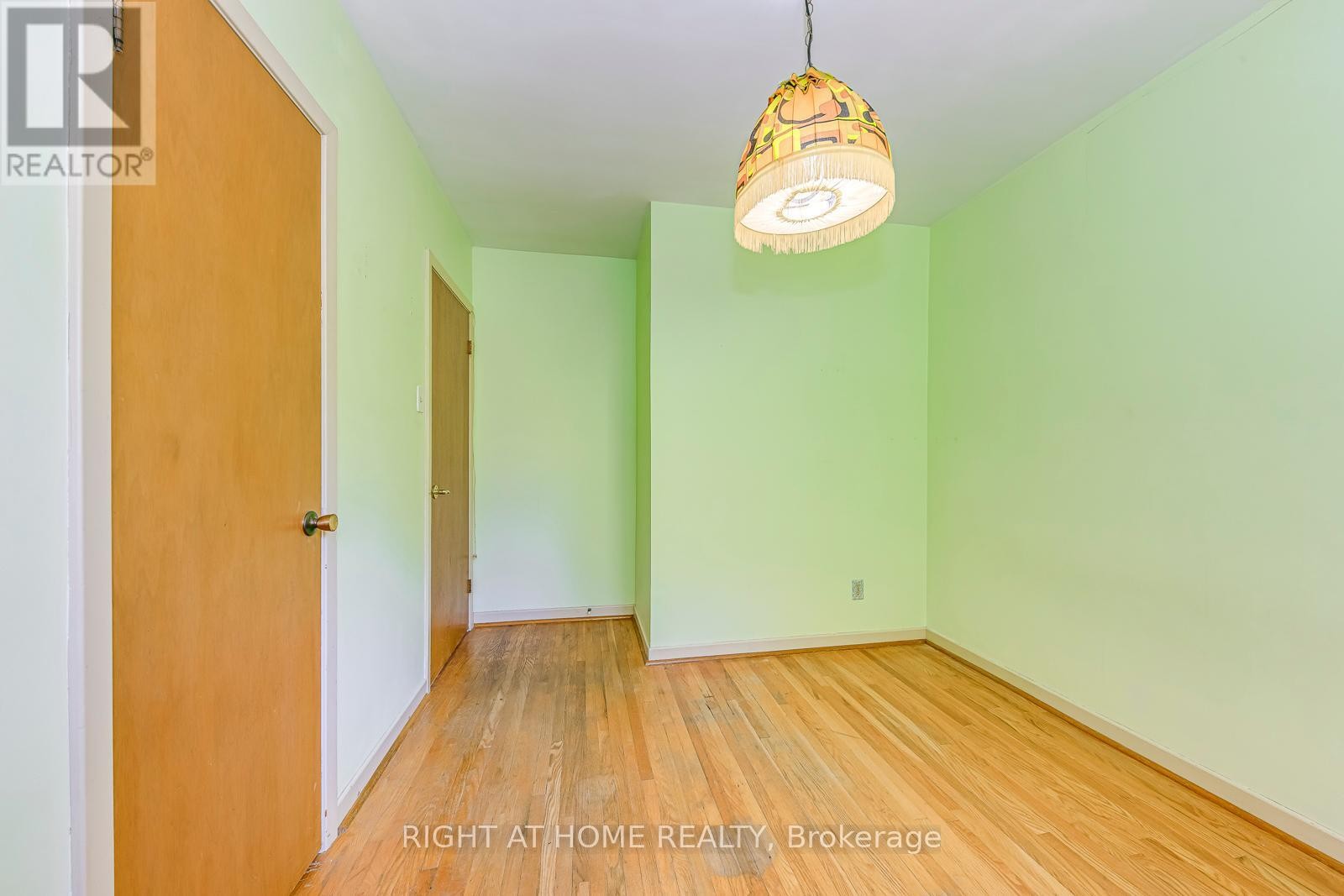 












2572 ISLINGTON AVENUE

,
Toronto (Thistletown-Beaumonde Heights),




Ontario
M9V2X2

