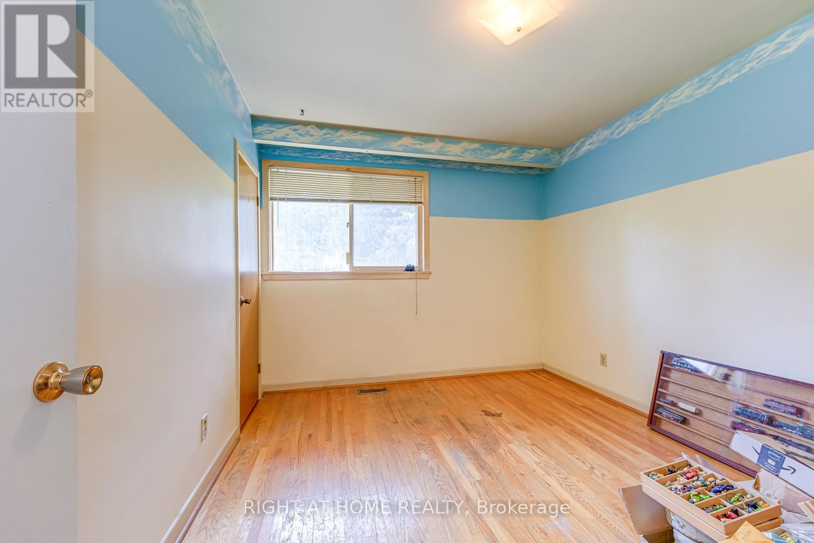 












2572 ISLINGTON AVENUE

,
Toronto (Thistletown-Beaumonde Heights),




Ontario
M9V2X2

