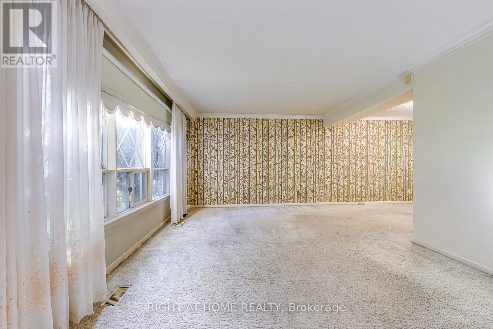 












2572 ISLINGTON AVENUE

,
Toronto (Thistletown-Beaumonde Heights),




Ontario
M9V2X2

