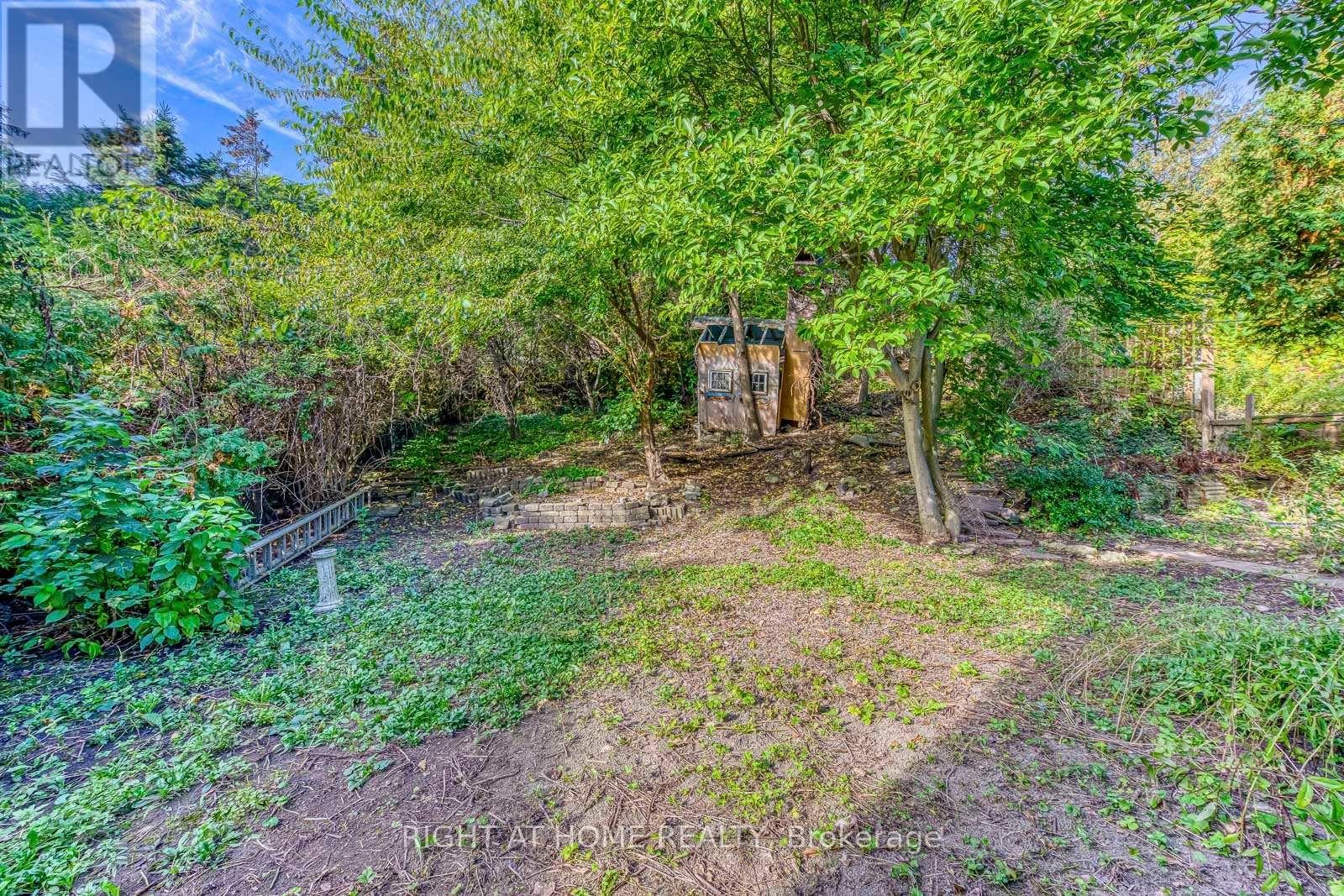 












2572 ISLINGTON AVENUE

,
Toronto (Thistletown-Beaumonde Heights),




Ontario
M9V2X2

