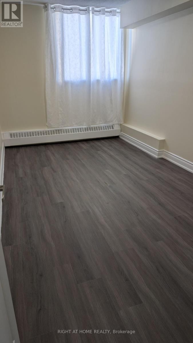












1115 - 340 DIXON ROAD N

,
Toronto (Kingsview Village-The Westway),




Ontario
M9R1T1

