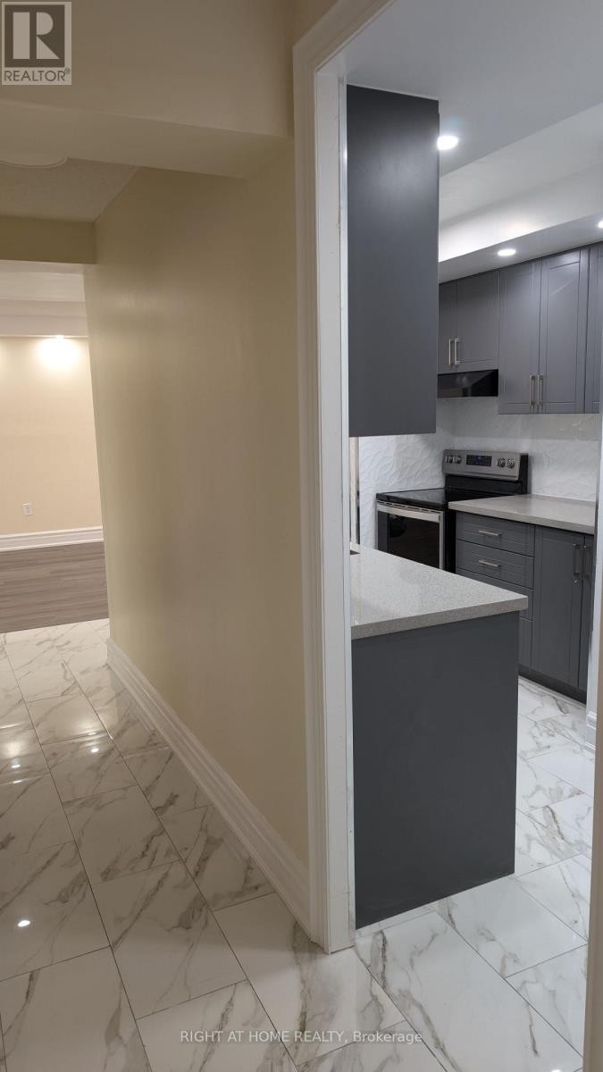 












1115 - 340 DIXON ROAD N

,
Toronto (Kingsview Village-The Westway),




Ontario
M9R1T1

