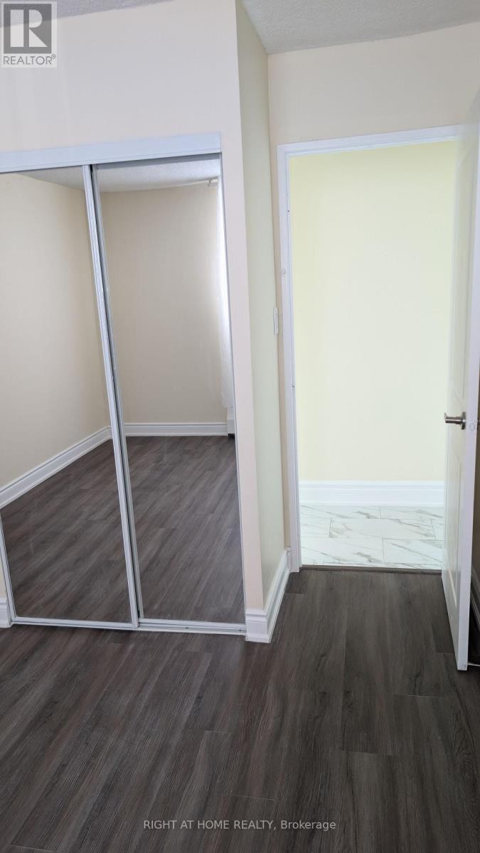 












1115 - 340 DIXON ROAD N

,
Toronto (Kingsview Village-The Westway),




Ontario
M9R1T1

